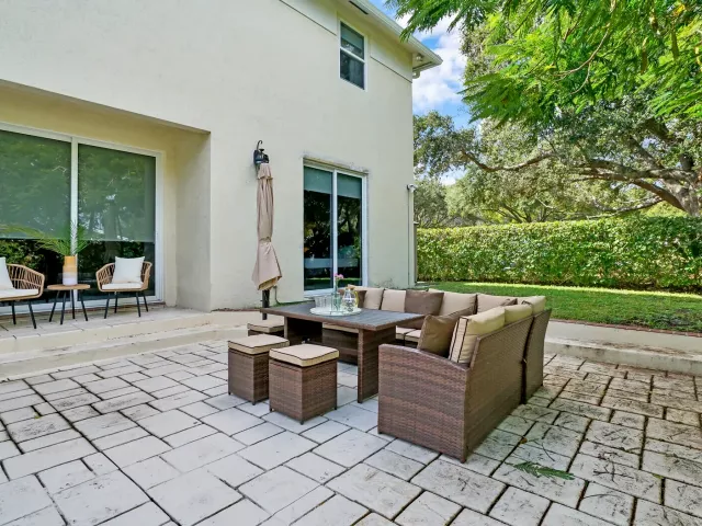 5-bedroom home for rent in Boca Raton - 1311 NW 2ND Circle - MondialRealty