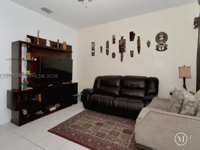 4-bedroom home for rent in Doral - 5614 NW 112th Pl - MondialRealty