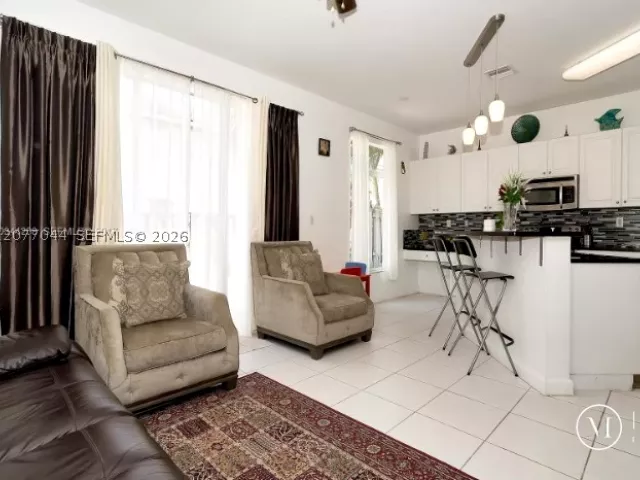 4-bedroom home for rent in Doral - 5614 NW 112th Pl - MondialRealty