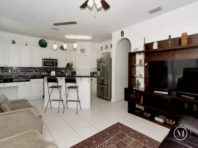 4-bedroom home for rent in Doral - 5614 NW 112th Pl - MondialRealty