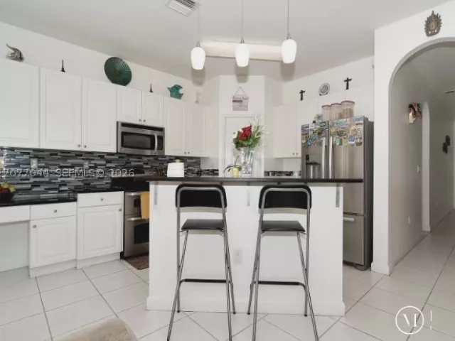 4-bedroom home for rent in Doral - 5614 NW 112th Pl - MondialRealty
