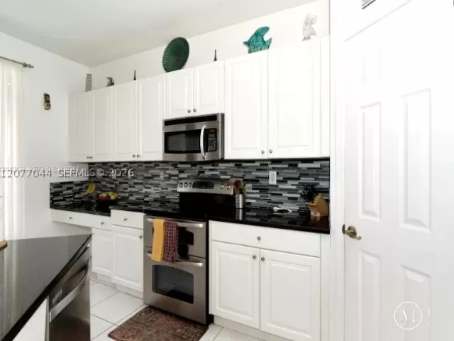 4-bedroom home for rent in Doral - 5614 NW 112th Pl - MondialRealty