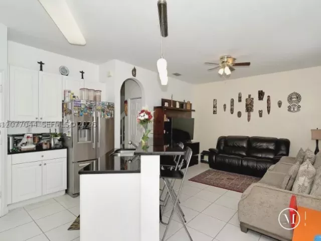 4-bedroom home for rent in Doral - 5614 NW 112th Pl - MondialRealty