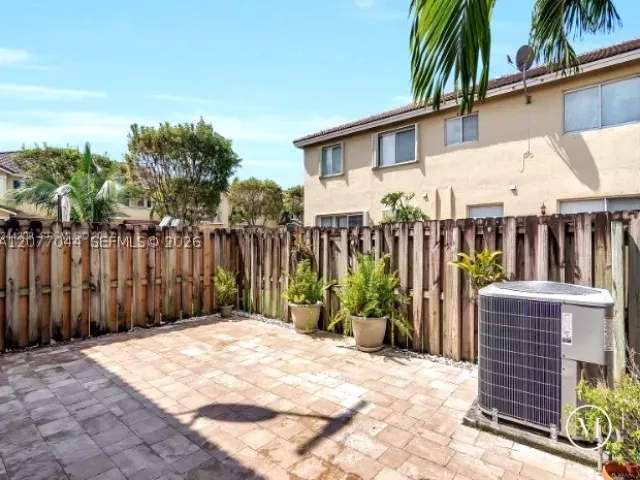 4-bedroom home for rent in Doral - 5614 NW 112th Pl - MondialRealty