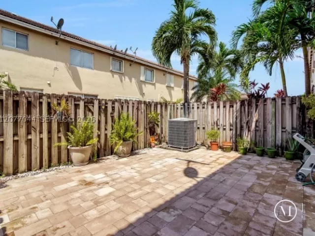 4-bedroom home for rent in Doral - 5614 NW 112th Pl - MondialRealty