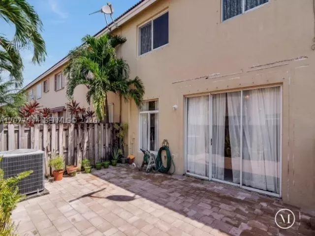 4-bedroom home for rent in Doral - 5614 NW 112th Pl - MondialRealty