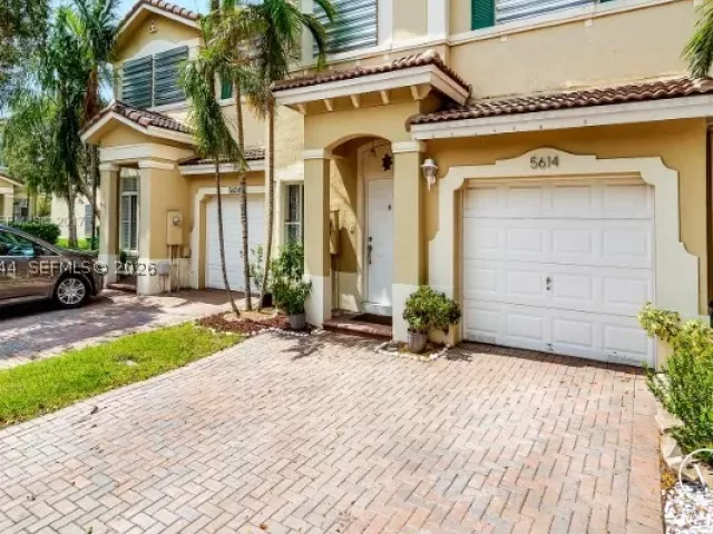 4-bedroom home for rent in Doral - 5614 NW 112th Pl - MondialRealty