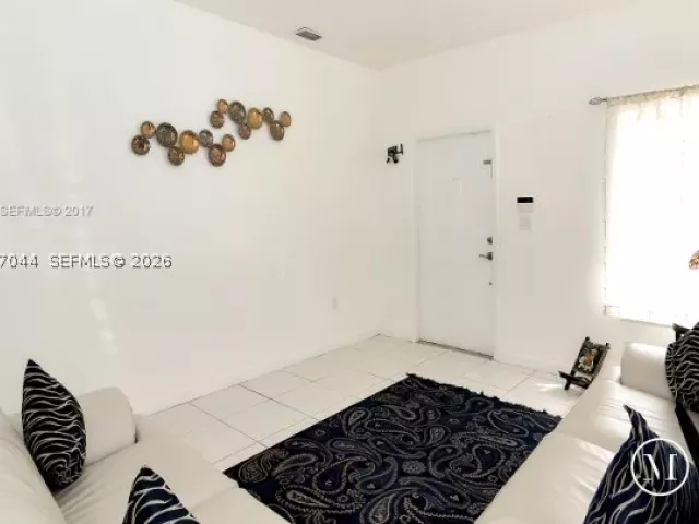 4-bedroom home for rent in Doral - 5614 NW 112th Pl - MondialRealty
