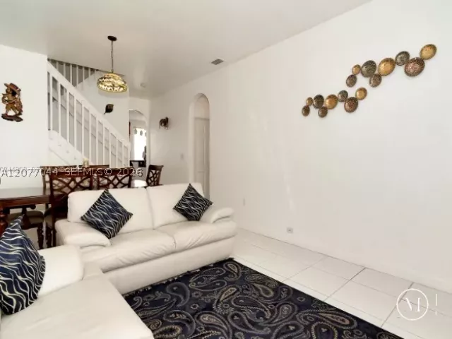 4-bedroom home for rent in Doral - 5614 NW 112th Pl - MondialRealty