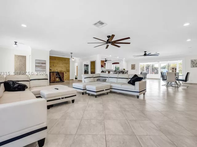 3-bedroom home for sale in Delray Beach - 3324 Lakeview Blvd - MondialRealty