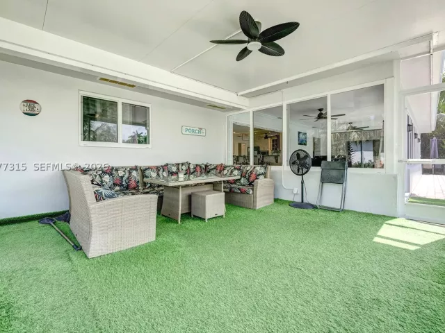 3-bedroom home for sale in Delray Beach - 3324 Lakeview Blvd - MondialRealty
