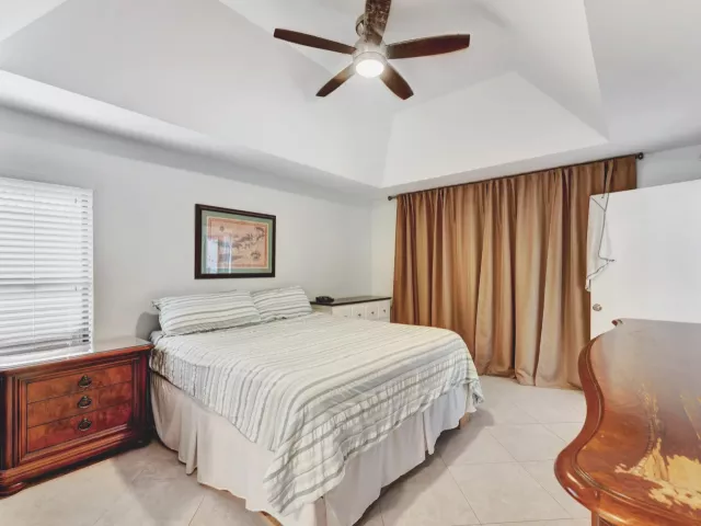 4-bedroom home for sale in Delray Beach - 4270 NW 9th Street - MondialRealty