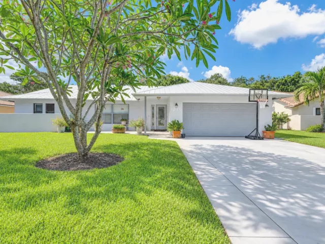 4-bedroom home for sale in Delray Beach - 4270 NW 9th Street - MondialRealty