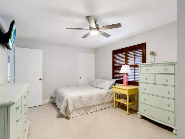 4-bedroom home for sale in Delray Beach - 4270 NW 9th Street - MondialRealty