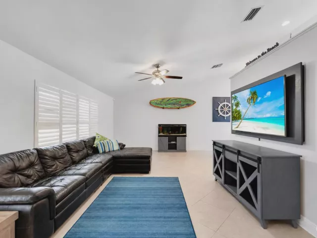4-bedroom home for sale in Delray Beach - 4270 NW 9th Street - MondialRealty