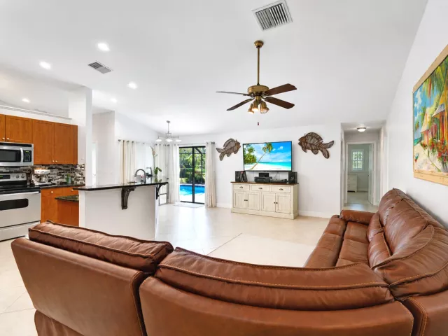 4-bedroom home for sale in Delray Beach - 4270 NW 9th Street - MondialRealty