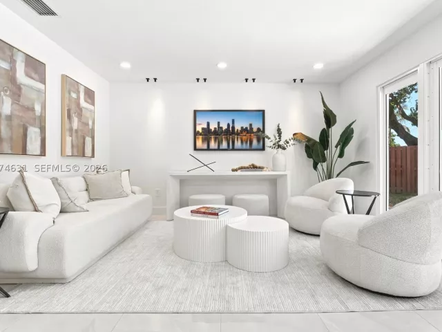 4-bedroom home for sale in Hollywood - 4801 Tyler St - MondialRealty