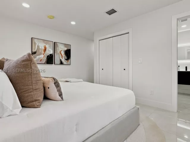 4-bedroom home for sale in Hollywood - 4801 Tyler St - MondialRealty