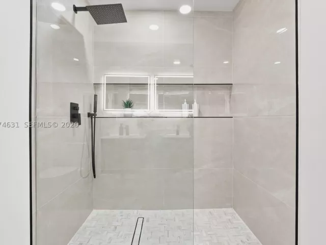 4-bedroom home for sale in Hollywood - 4801 Tyler St - MondialRealty