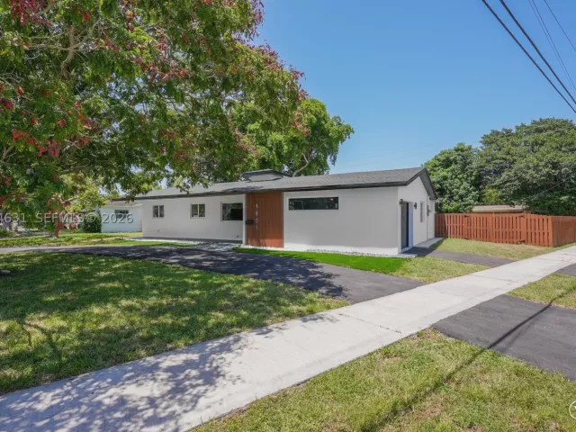 4-bedroom home for sale in Hollywood - 4801 Tyler St - MondialRealty