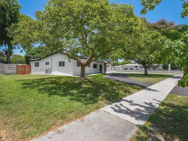 4-bedroom home for sale in Hollywood - 4801 Tyler St - MondialRealty
