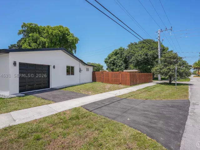 4-bedroom home for sale in Hollywood - 4801 Tyler St - MondialRealty