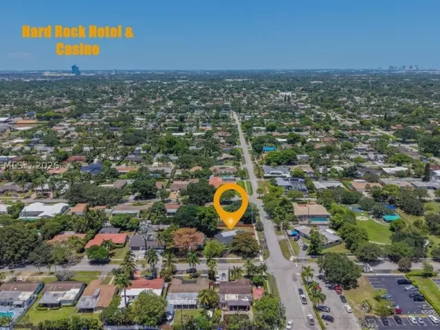4-bedroom home for sale in Hollywood - 4801 Tyler St - MondialRealty