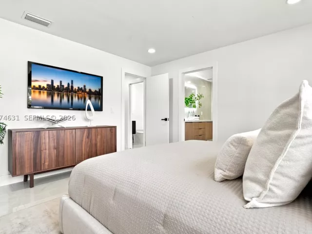 4-bedroom home for sale in Hollywood - 4801 Tyler St - MondialRealty