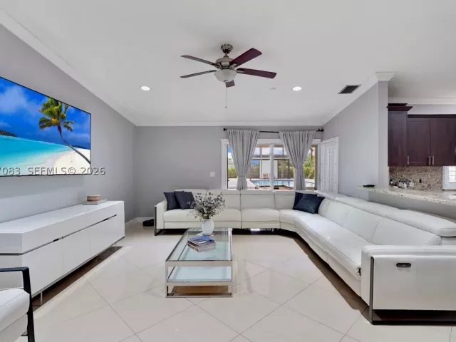 4-bedroom home for sale in Miami - 15290 SW 200th St - MondialRealty