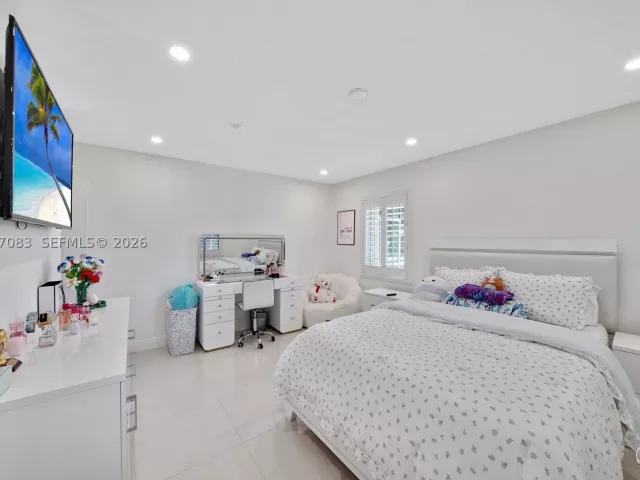 4-bedroom home for sale in Miami - 15290 SW 200th St - MondialRealty