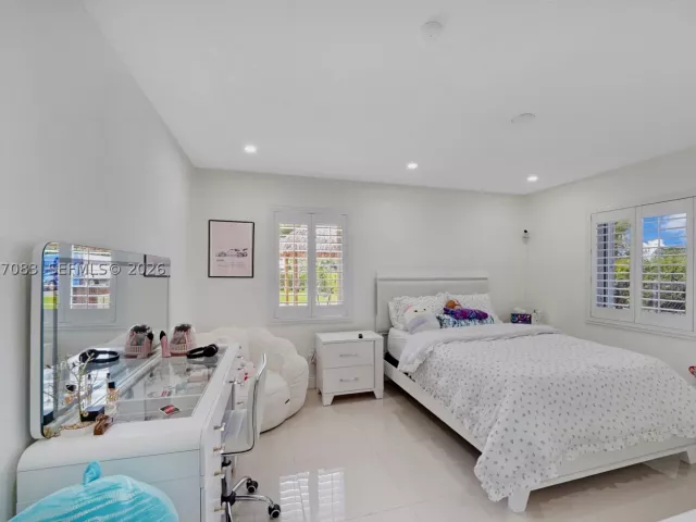 4-bedroom home for sale in Miami - 15290 SW 200th St - MondialRealty