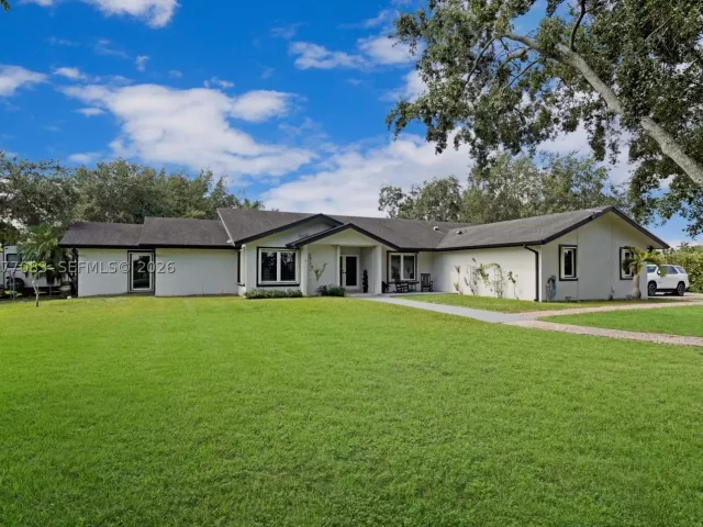 4-bedroom home for sale in Miami - 15290 SW 200th St - MondialRealty