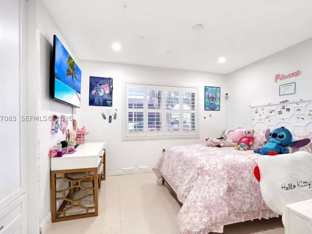 4-bedroom home for sale in Miami - 15290 SW 200th St - MondialRealty