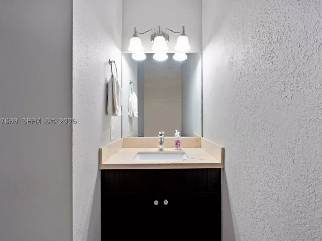 4-bedroom home for sale in Miami - 15290 SW 200th St - MondialRealty