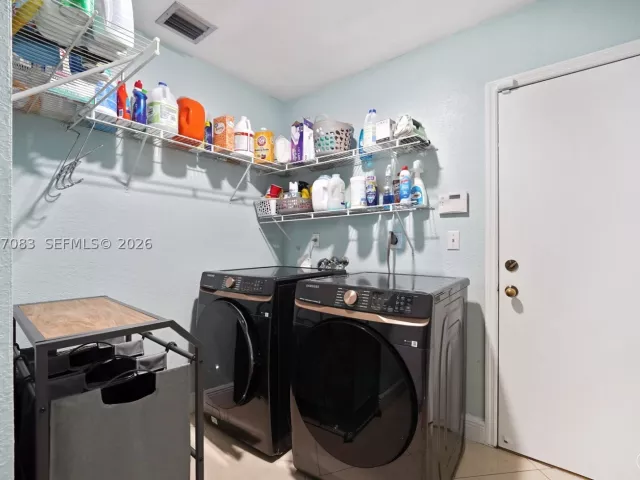 4-bedroom home for sale in Miami - 15290 SW 200th St - MondialRealty