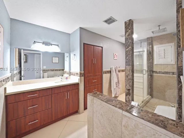 4-bedroom home for sale in Miami - 15290 SW 200th St - MondialRealty