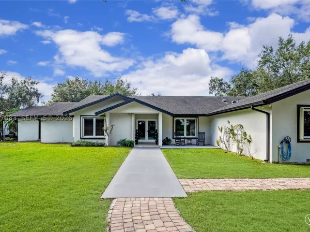 4-bedroom home for sale in Miami - 15290 SW 200th St - MondialRealty