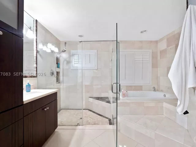 4-bedroom home for sale in Miami - 15290 SW 200th St - MondialRealty
