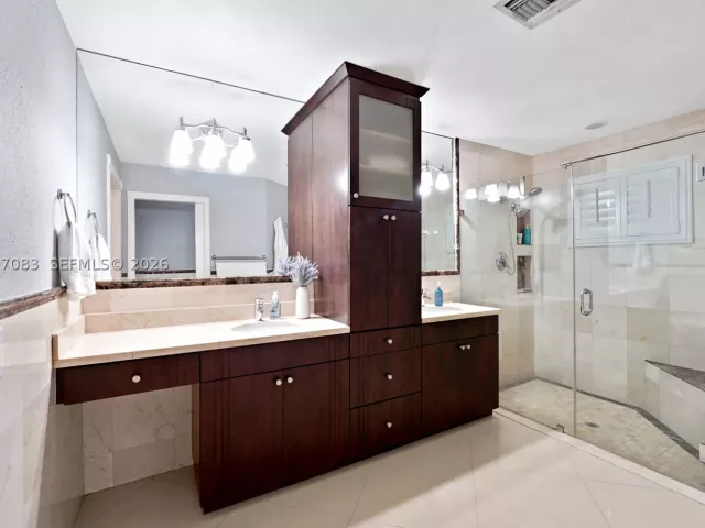 4-bedroom home for sale in Miami - 15290 SW 200th St - MondialRealty