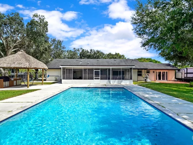 4-bedroom home for sale in Miami - 15290 SW 200th St - MondialRealty