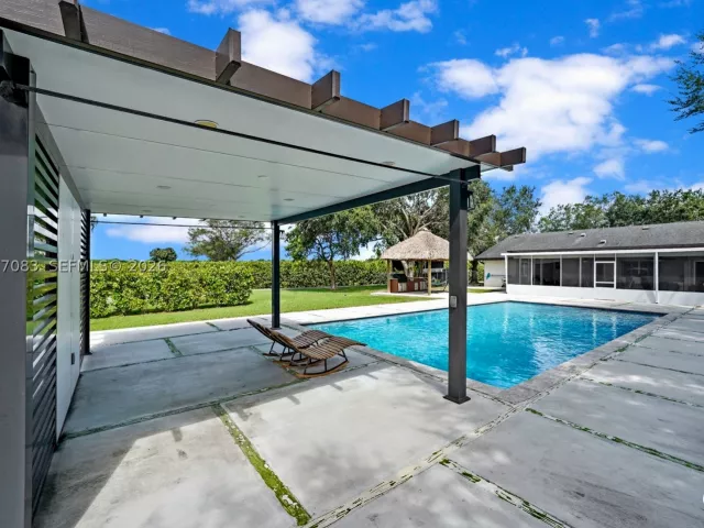 4-bedroom home for sale in Miami - 15290 SW 200th St - MondialRealty