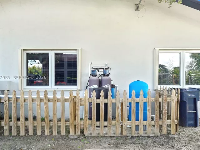 4-bedroom home for sale in Miami - 15290 SW 200th St - MondialRealty