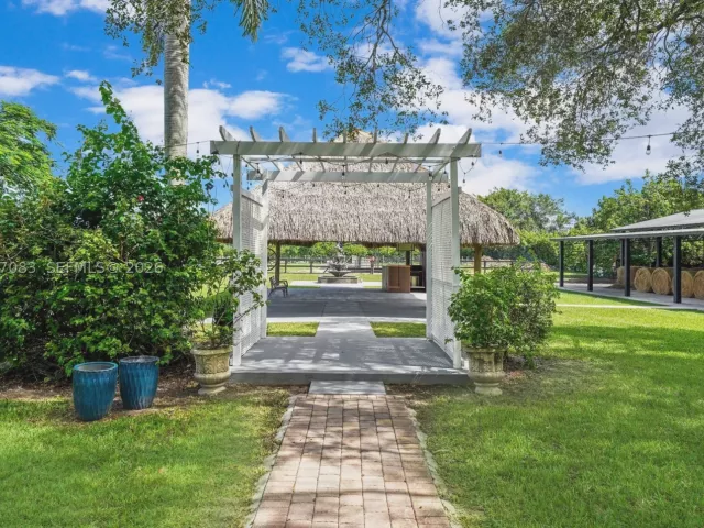 4-bedroom home for sale in Miami - 15290 SW 200th St - MondialRealty