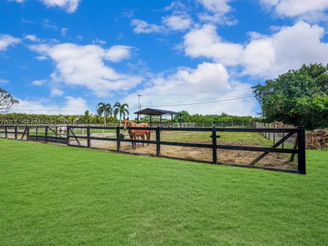4-bedroom home for sale in Miami - 15290 SW 200th St - MondialRealty