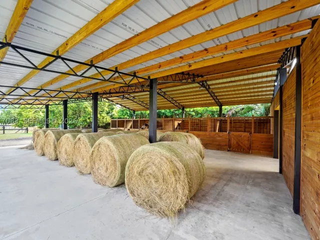 4-bedroom home for sale in Miami - 15290 SW 200th St - MondialRealty