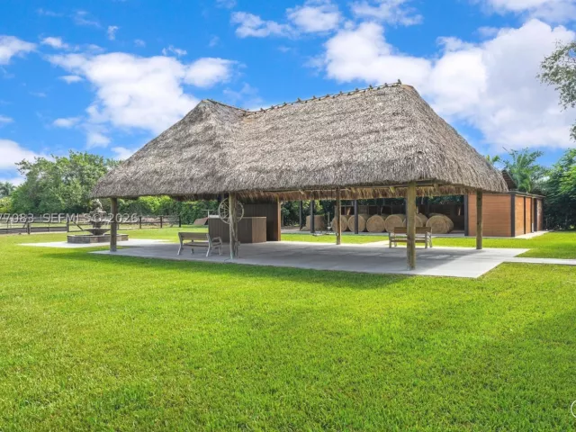 4-bedroom home for sale in Miami - 15290 SW 200th St - MondialRealty
