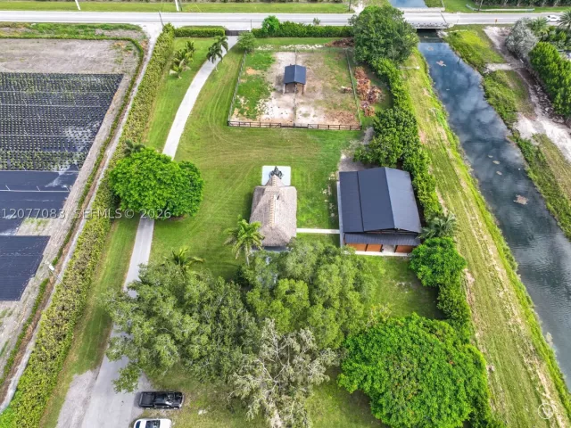 4-bedroom home for sale in Miami - 15290 SW 200th St - MondialRealty