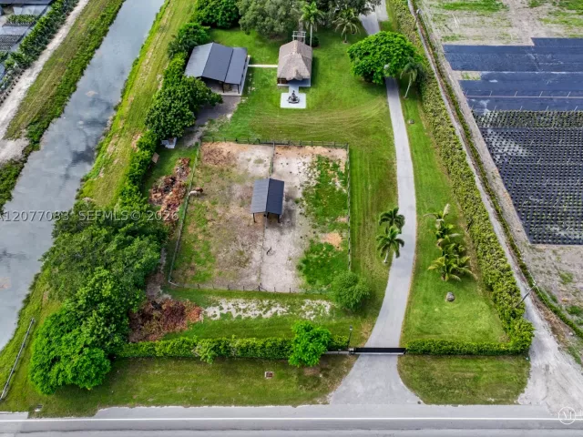 4-bedroom home for sale in Miami - 15290 SW 200th St - MondialRealty