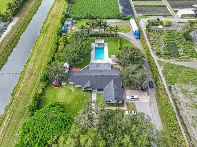 4-bedroom home for sale in Miami - 15290 SW 200th St - MondialRealty