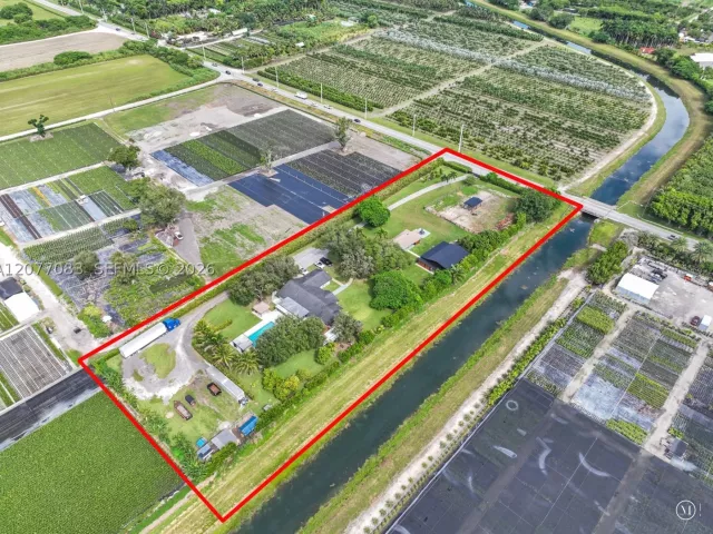 4-bedroom home for sale in Miami - 15290 SW 200th St - MondialRealty